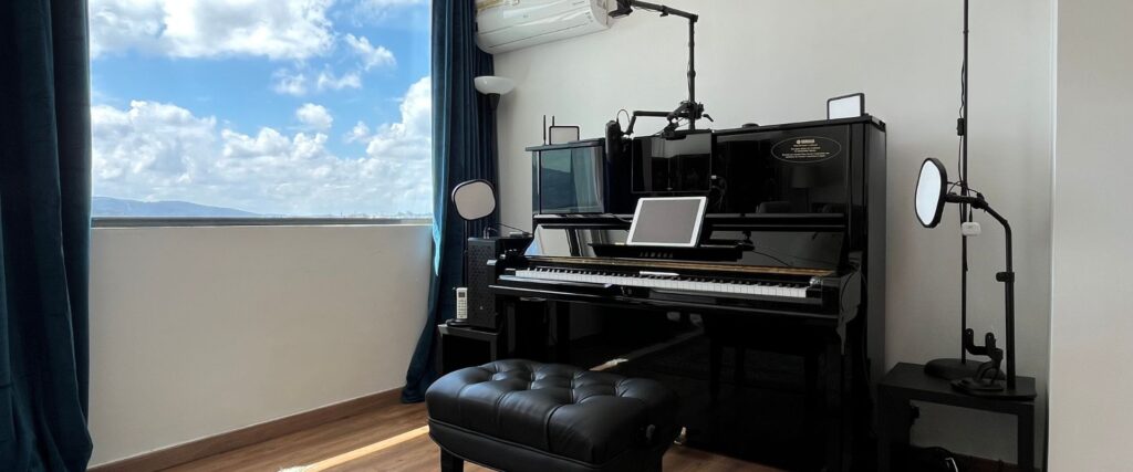 piano_room_south_1920_800px